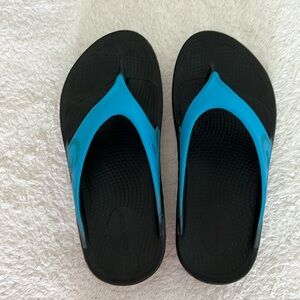 OOFOS flip flops